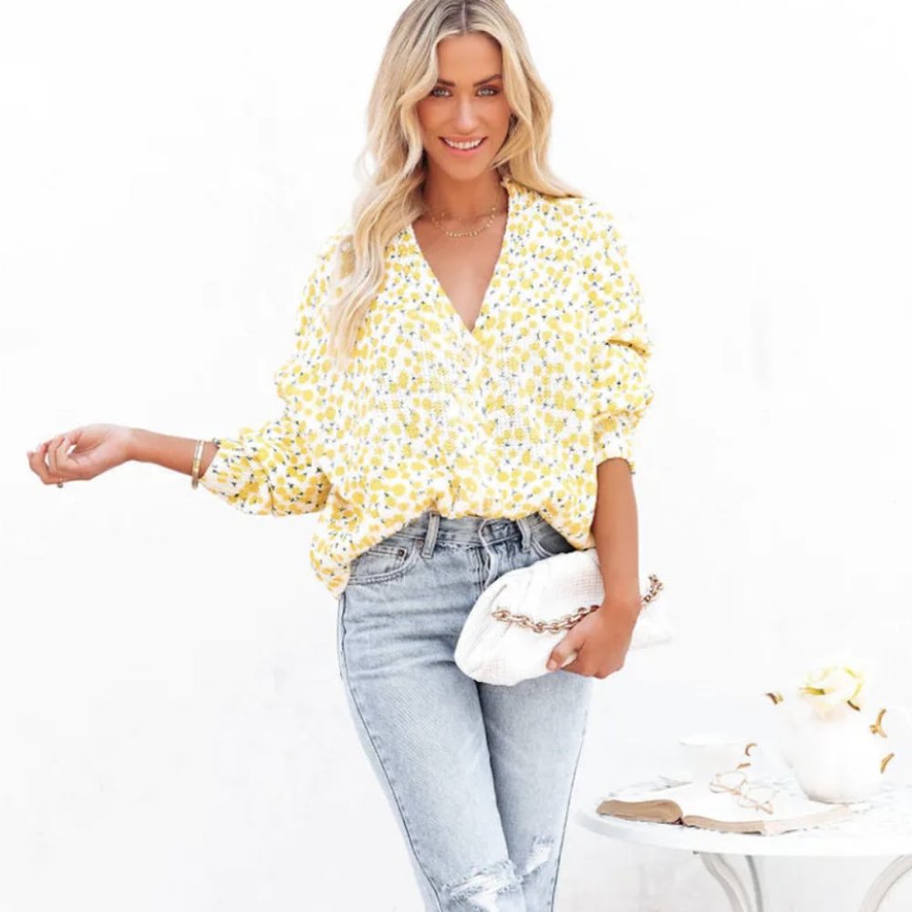 VICI Women's NWT NEW! Fresh as a Daisy Button Front Knit Cardigan Yellow…